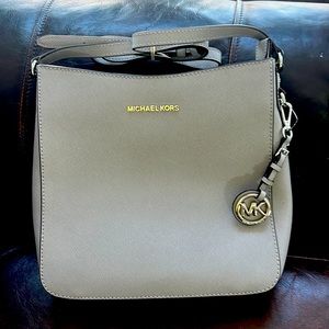 Michael Kors Jet Set Travel pearl grey large handbag
